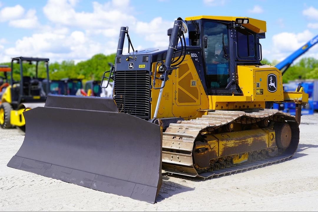 Image of John Deere 850L WLT Primary image