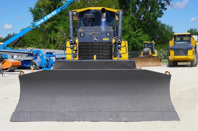 Image of John Deere 850L WLT equipment image 4