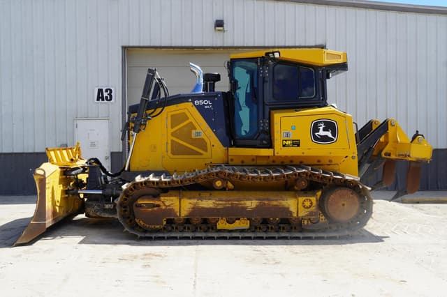Image of John Deere 850L WLT equipment image 1