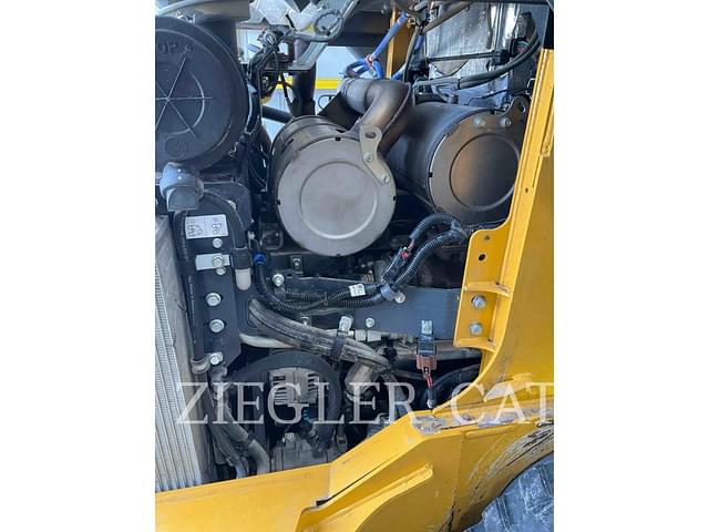 Image of John Deere 333G equipment image 2