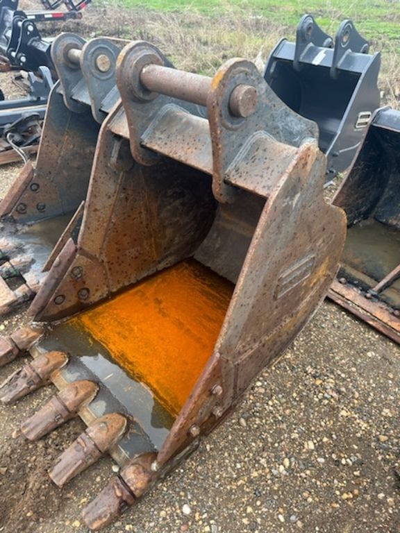 2020 Develon Bucket Equipment Image0
