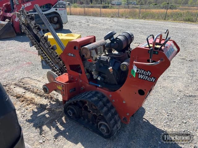 Image of Ditch Witch C24X equipment image 3