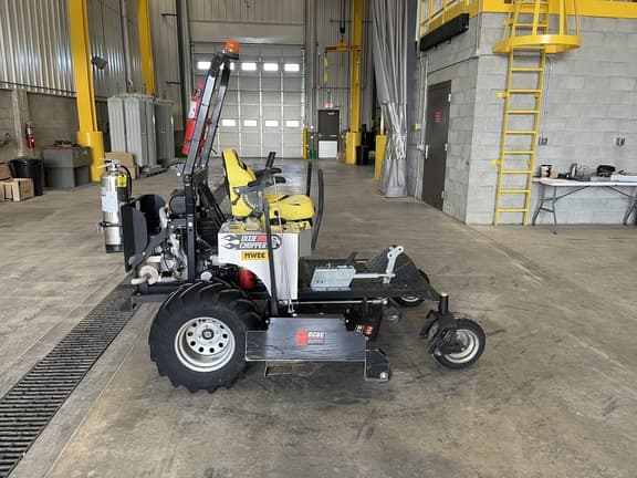 Image of Dixie Chopper XCaliber 3366 equipment image 3