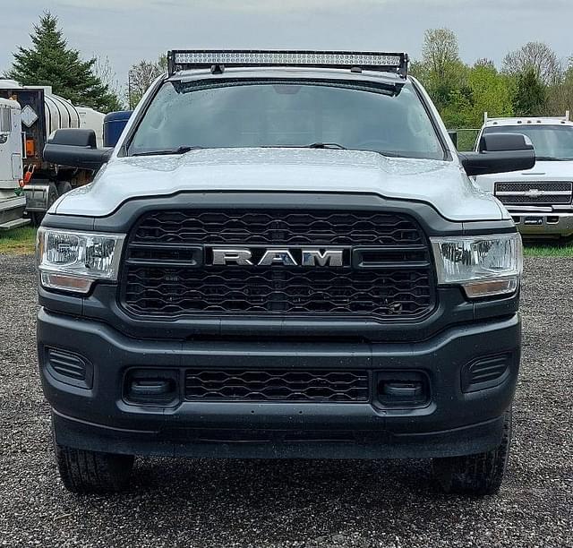 Image of Dodge Ram 3500 equipment image 3