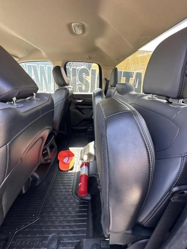 Image of Dodge Ram 1500 equipment image 4