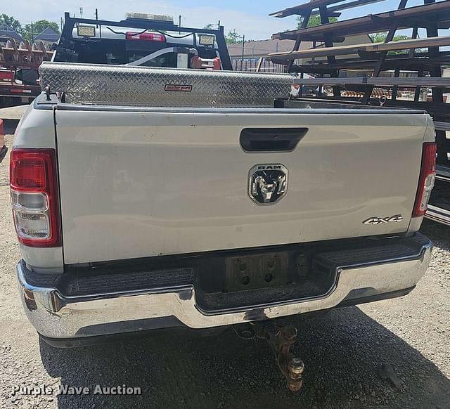 Image of Dodge Ram 2500 equipment image 4