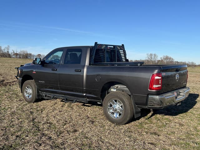 Image of Dodge Ram 2500HD equipment image 2