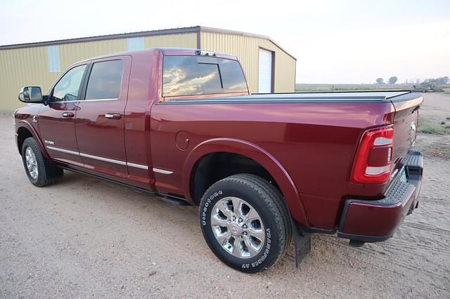 Image of Dodge Ram 3500HD equipment image 3