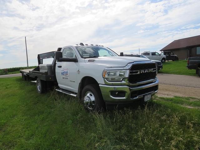 Image of Dodge Ram 3500HD equipment image 2