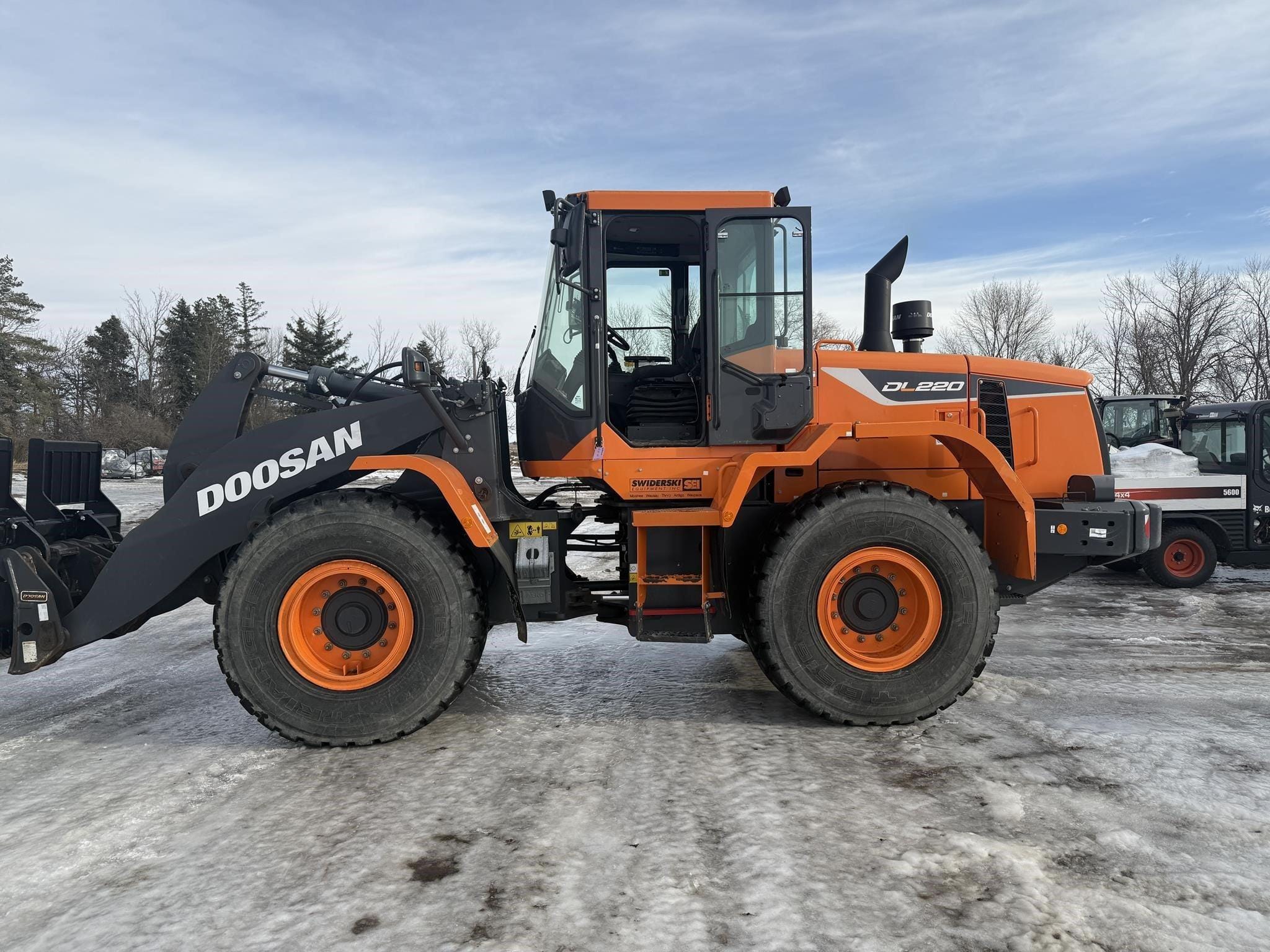 2020 Doosan DL220-5 Equipment Image0