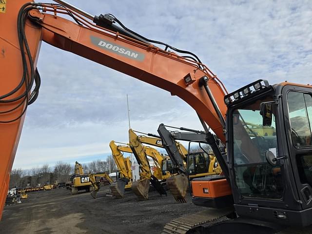 Image of  Doosan DX140LC-5 equipment image 4