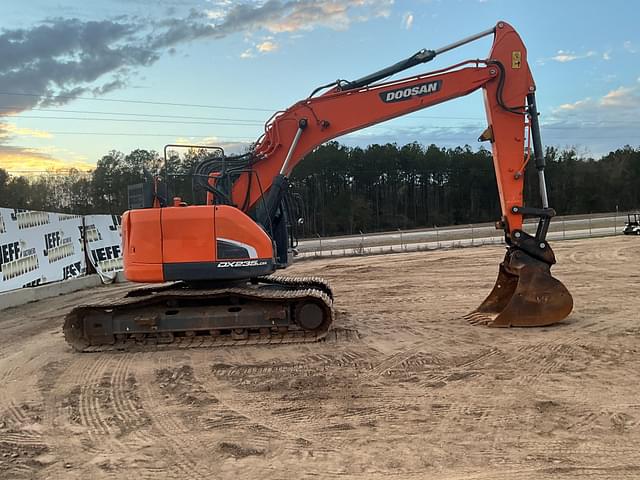 Image of  Doosan DX235 equipment image 3