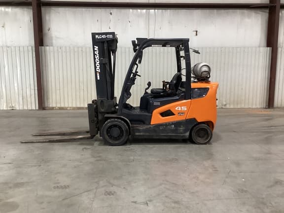 Image of Doosan 45 equipment image 2