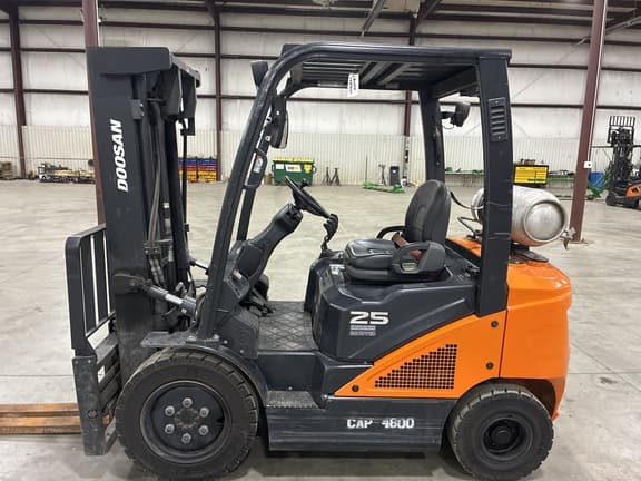 Image of Doosan G25N-7 equipment image 1