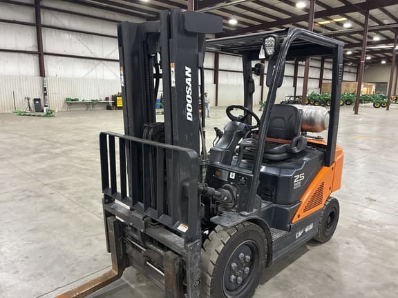 Image of Doosan G25N-7 equipment image 4