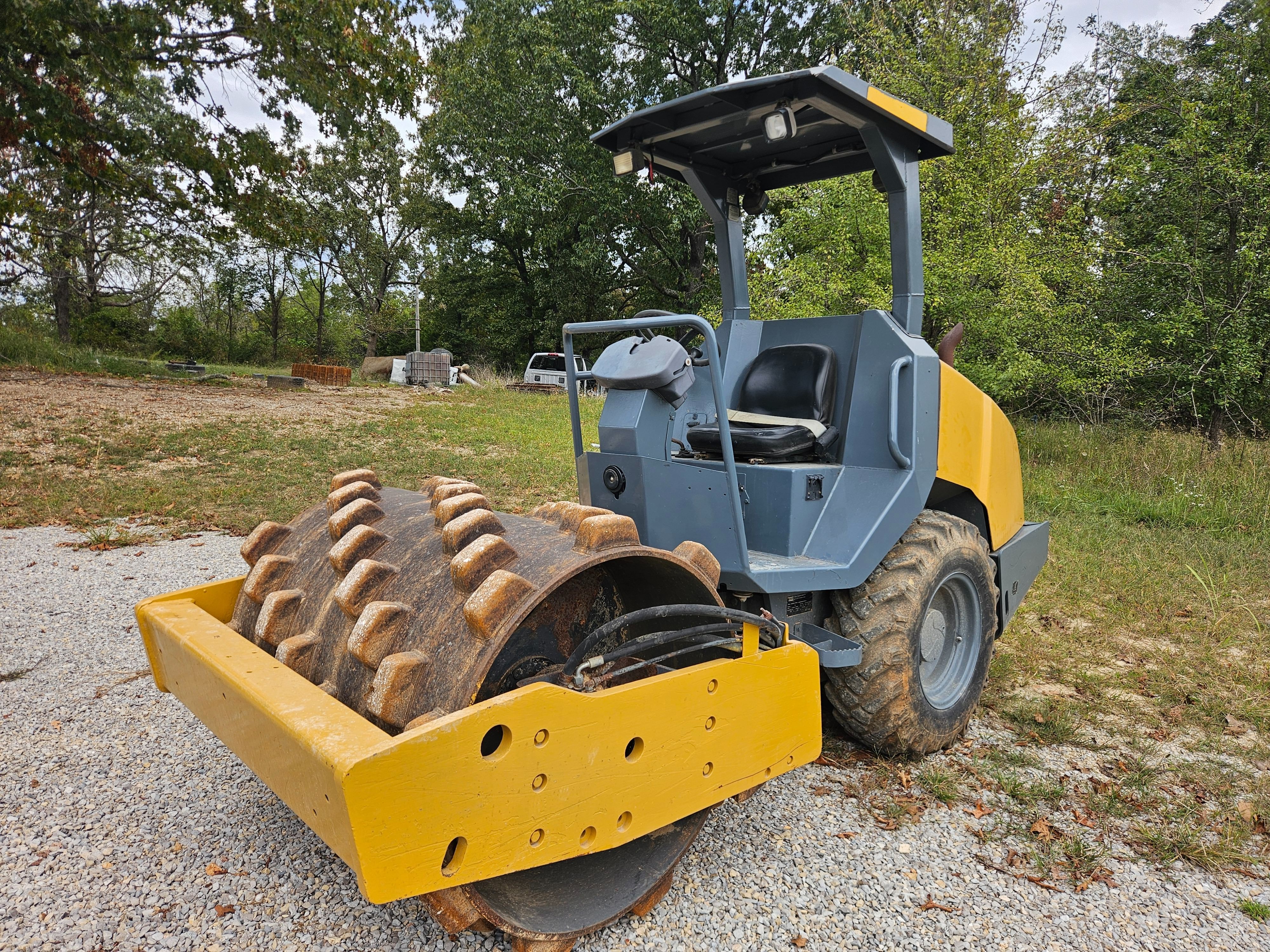 2020 DYNAPAC CA1300D Equipment Image0