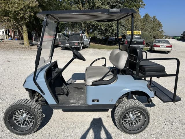 Image of EZ-GO Express 4 equipment image 2