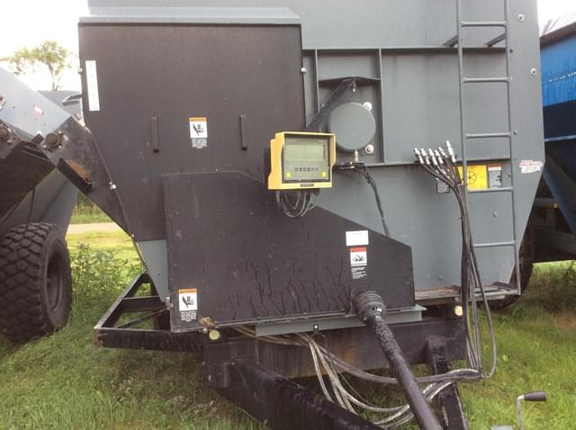 Image of Farm Aid 560 equipment image 1