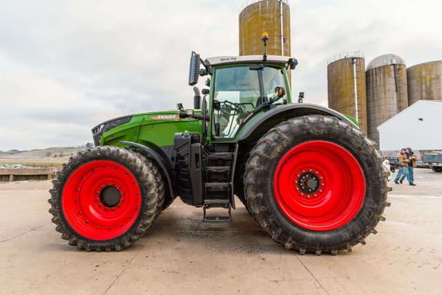 Image of Fendt 1038 Vario equipment image 1