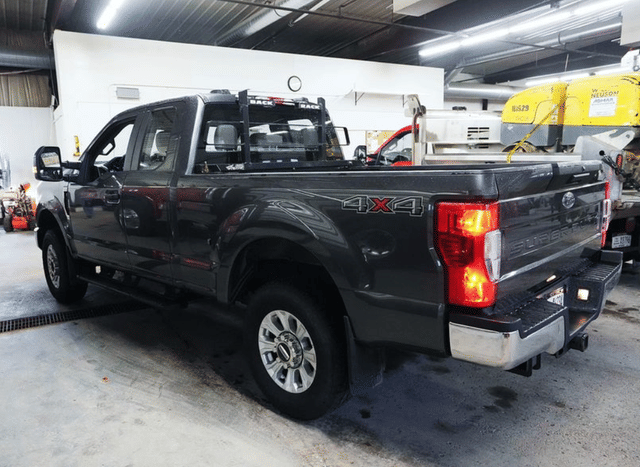 Image of Ford F-250 equipment image 2