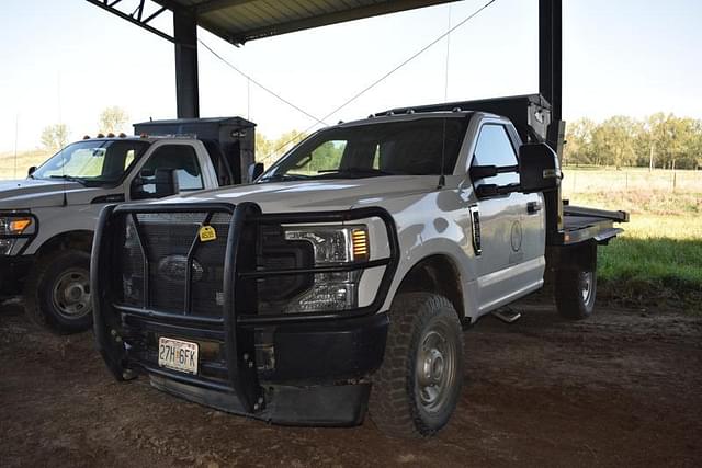 Image of Ford F-350 equipment image 1