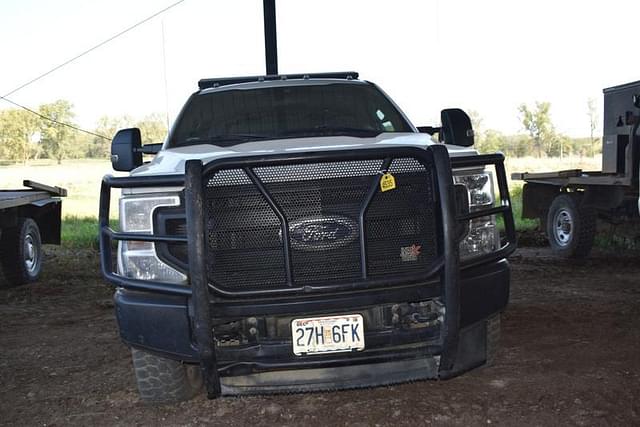 Image of Ford F-350 equipment image 2