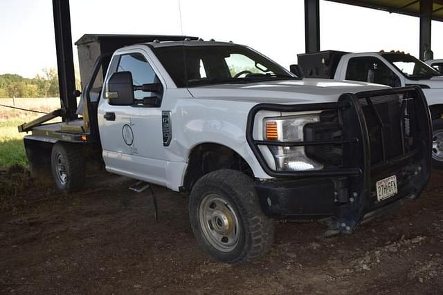 Image of Ford F-350 equipment image 3