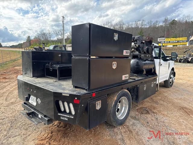 Image of Ford F-350 equipment image 1