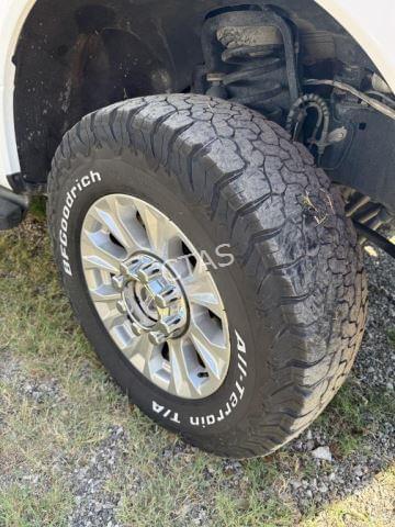 Image of Ford F-350 equipment image 4