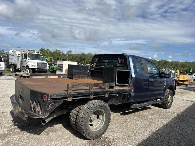 Image of Ford F-350 equipment image 2
