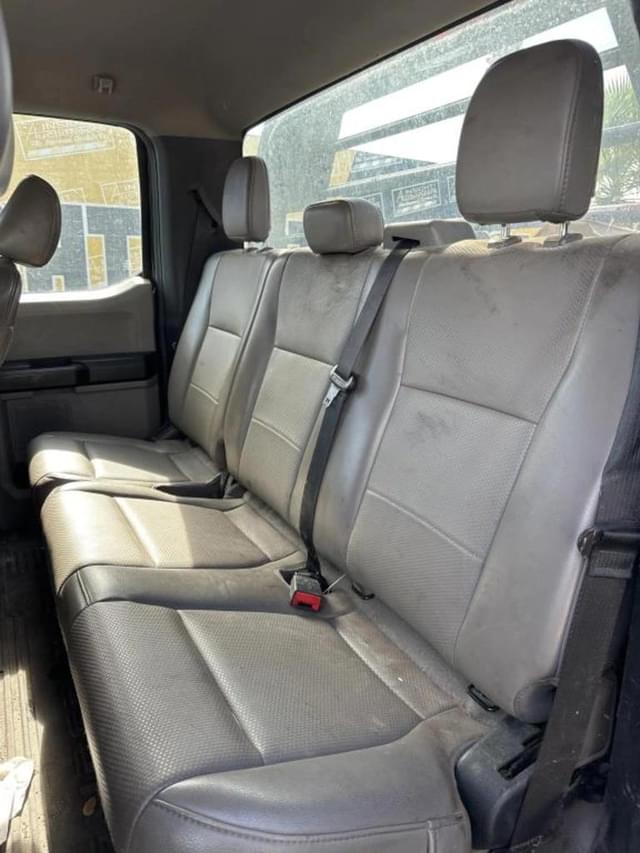 Image of Ford F-350 equipment image 4