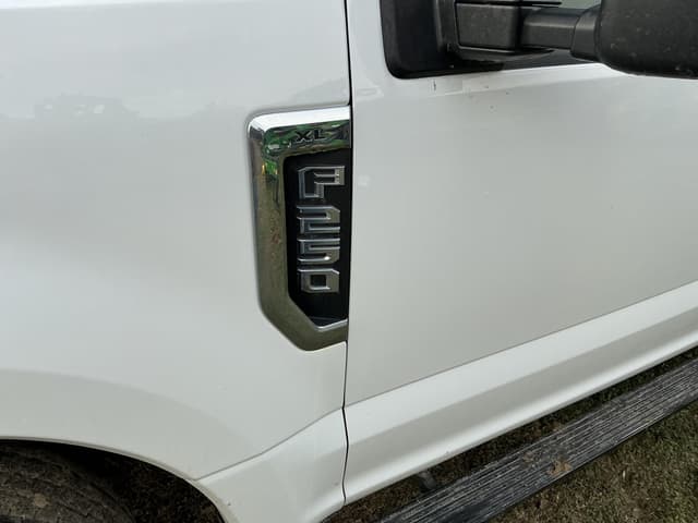 Image of Ford F-250 equipment image 4