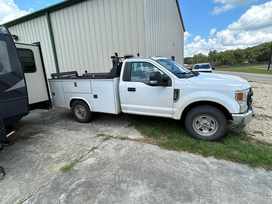 Image of Ford F-350 Primary image