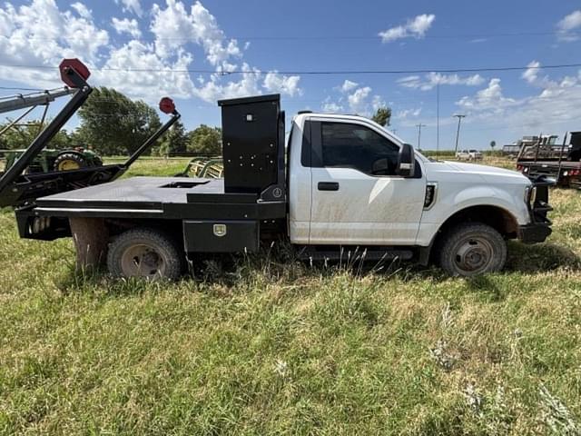 Image of Ford F-350 equipment image 4