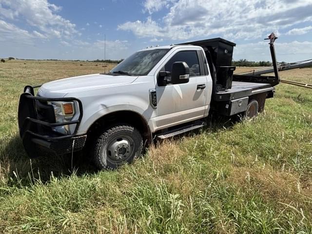 Image of Ford F-350 equipment image 1