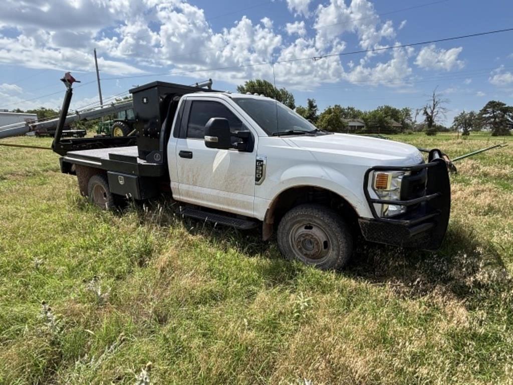 Image of Ford F-350 Primary image