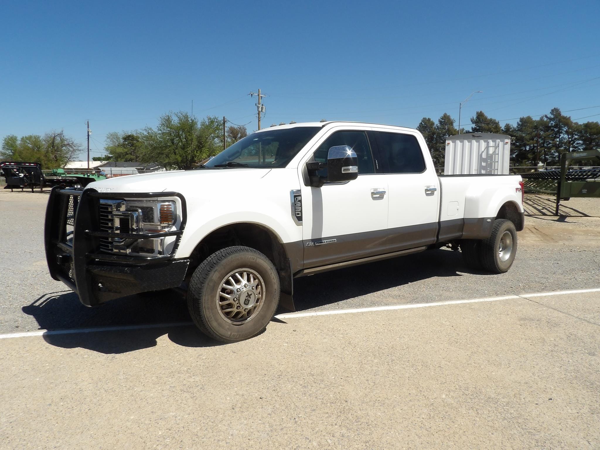 2020 Ford F-350 Equipment Image0