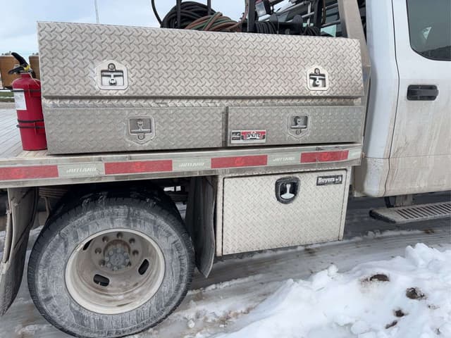 Image of Ford F-350 equipment image 3