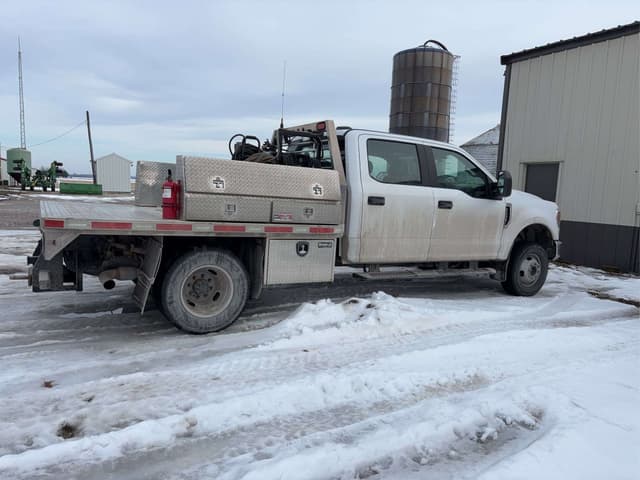 Image of Ford F-350 equipment image 2