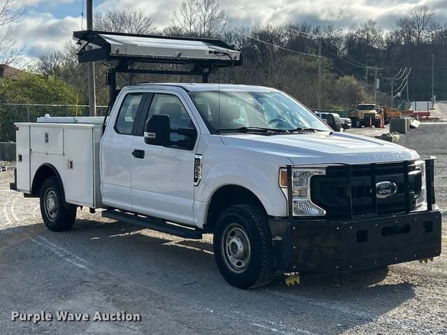 Image of Ford F-350 equipment image 2