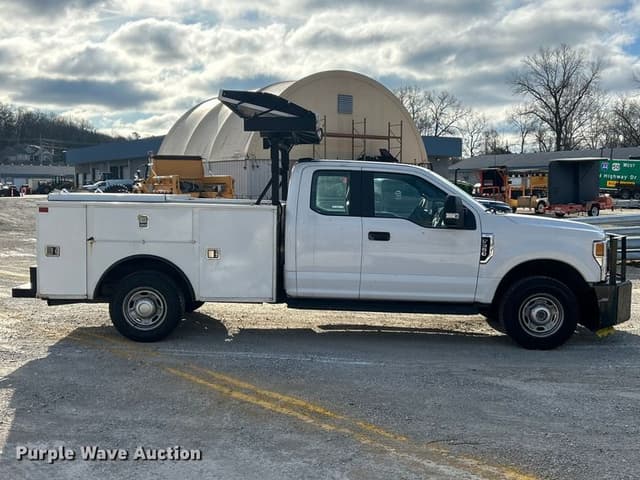 Image of Ford F-350 equipment image 3