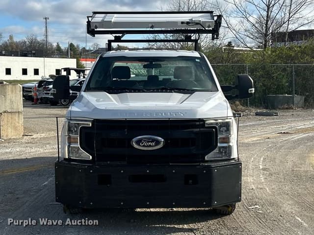 Image of Ford F-350 equipment image 1