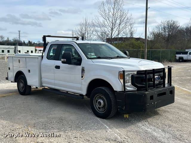 Image of Ford F-350 equipment image 2