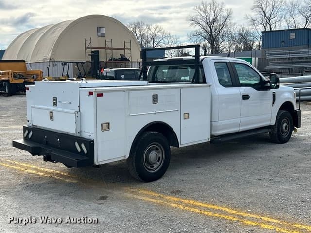 Image of Ford F-350 equipment image 4