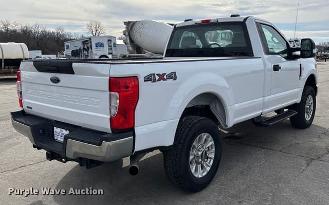 Image of Ford F-350 equipment image 4