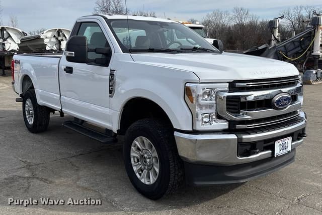 Image of Ford F-350 equipment image 2