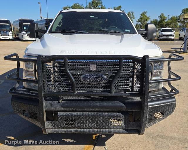 Image of Ford F-350 equipment image 4