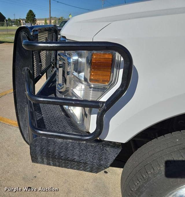 Image of Ford F-350 equipment image 2
