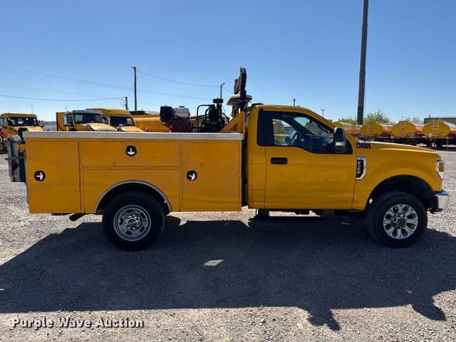 Image of Ford F-350 equipment image 3