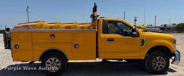 Image of Ford F-350 equipment image 3